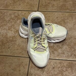 On Cloudtilt Women’s Shoes ( like New)